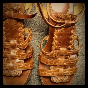 Frye sandles